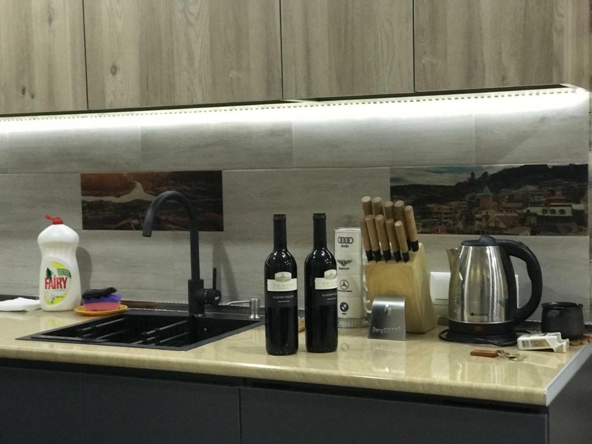 Luxury 4-Bedroom Apartment In The Center Tbiliszi Kültér fotó
