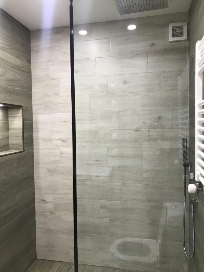 Luxury 4-Bedroom Apartment In The Center Tbiliszi Kültér fotó