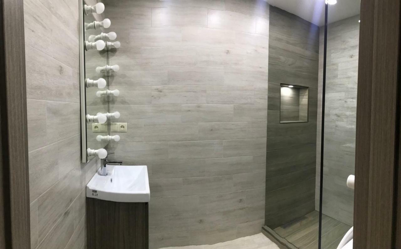 Luxury 4-Bedroom Apartment In The Center Tbiliszi Kültér fotó